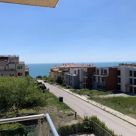 Black Sea Meadows ביאלה