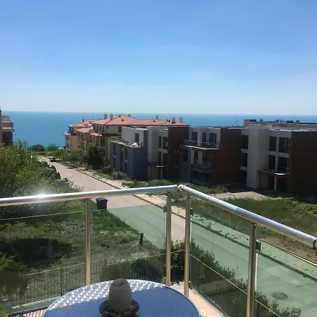 Black Sea Meadows ביאלה